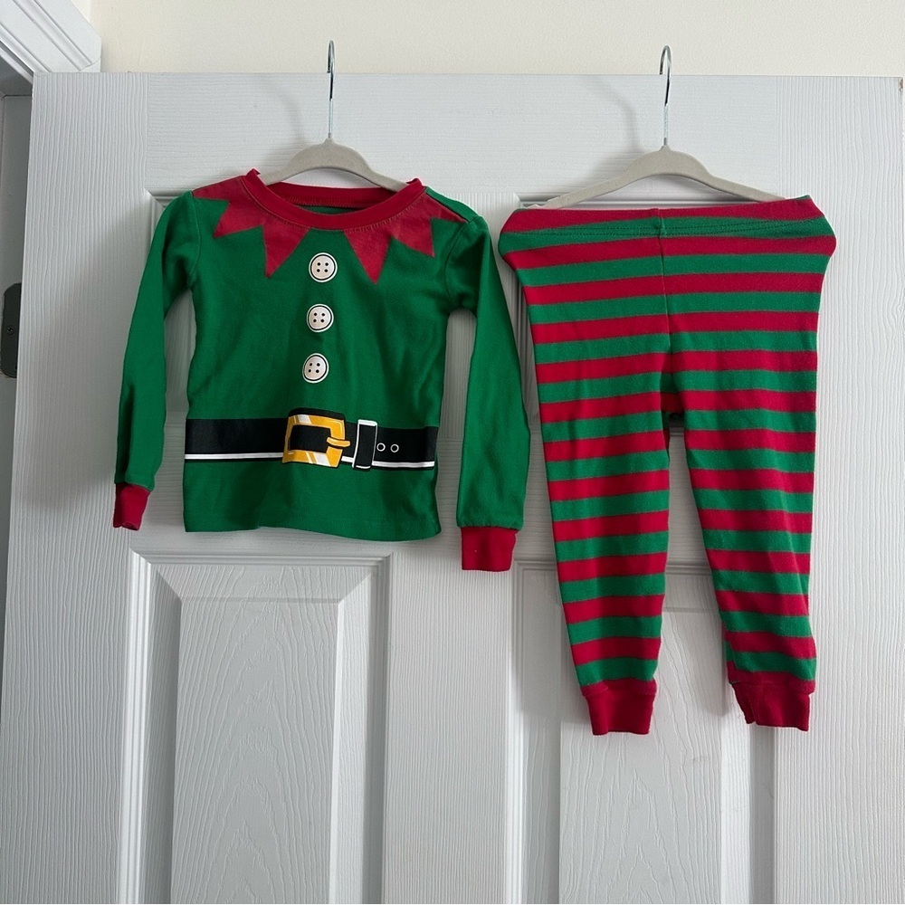 Size 18-24M The Children’s Place Kids Elf Christmas Pajama Set - Picture 2 of 6